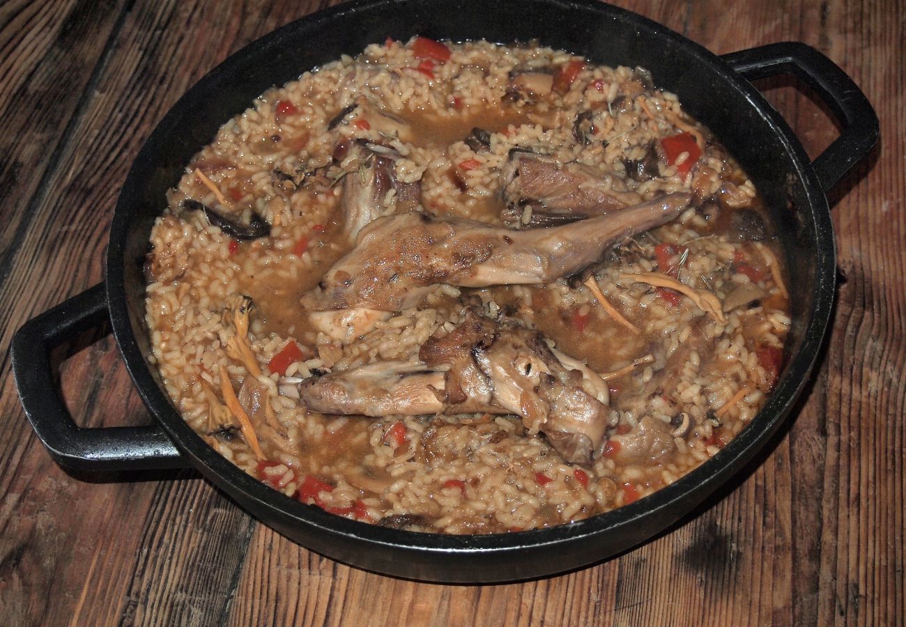 Arroz con conejo caldoso de la abuela, la receta tradicional española