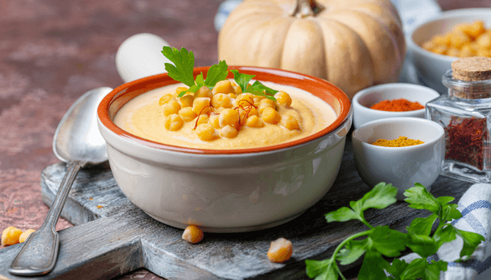 Crema de calabaza con garbanzos