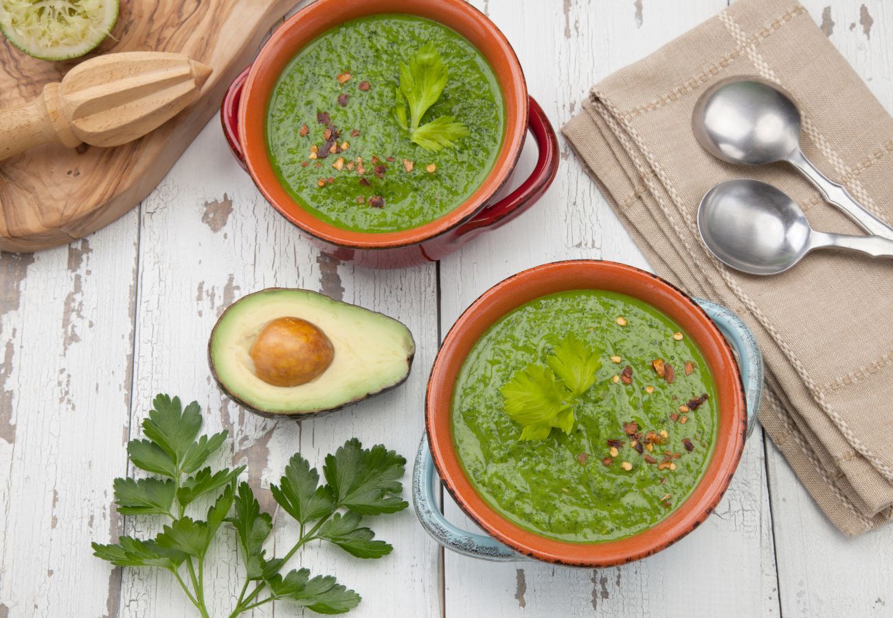 Gazpacho verde con aguacate y pepino