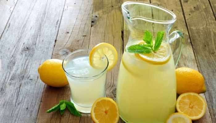 limonada casera con hierbabuena