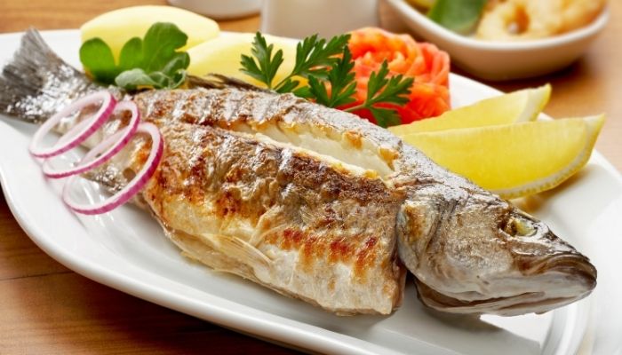 lubina al horno con vino blanco