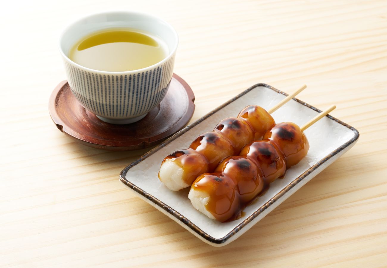 Mitarashi Dango, una receta de dulce japonés tradicional