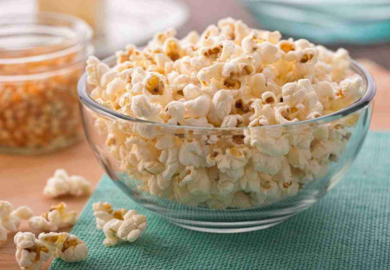 palomitas de maíz en sartén o olla