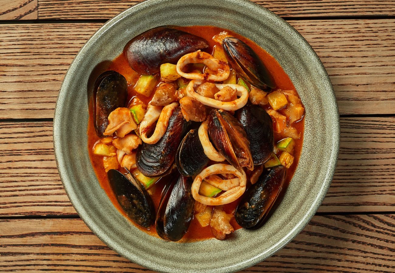 Zarzuela de pescado y marisco de la abuela, la receta tradicional a la catalana que te sorprenderá